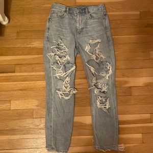 American Eagle Ripped Mom Jean. Light Blue, Size 2 Regular.